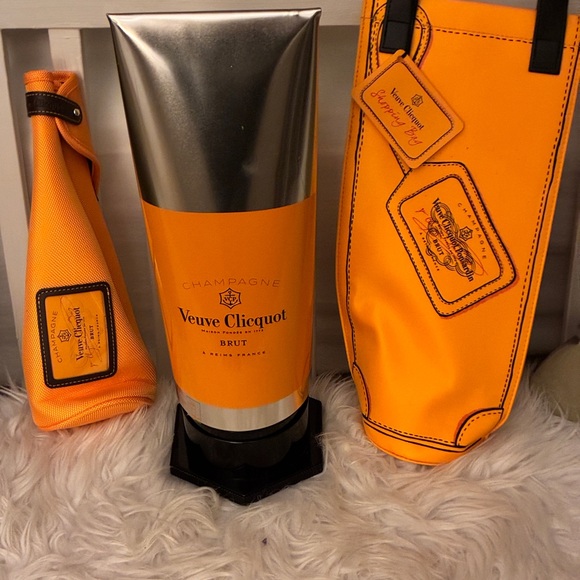 Veuve Clicquot tube of paint champagne case Made in France with Totes. - Picture 5 of 16